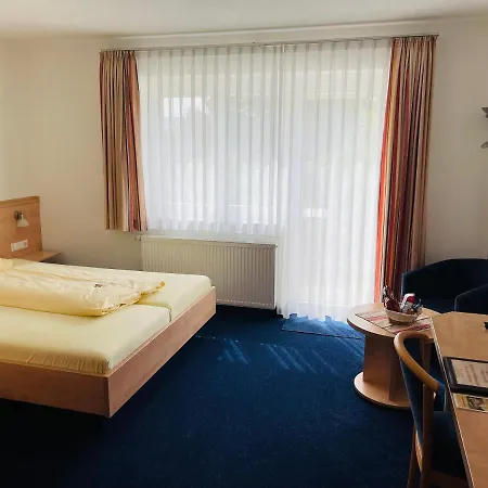 苏姆费力格尔维特酒店 Mengen