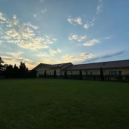 Zum Fliegerwirt מלון